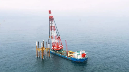 YC-210液压冲击锤 YC-180液压冲击锤 FZQ-600液压翻桩器在福建漳州漳浦海上风电联合应用